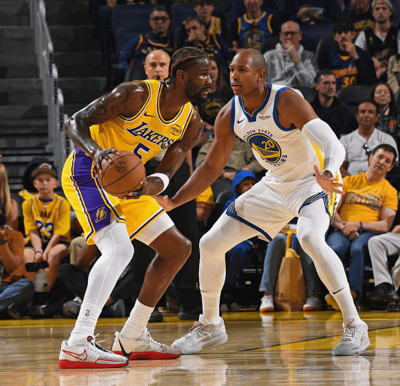 勇士完胜湖人,易建联惊艳四座 勇士完胜湖人,易建联惊艳四座