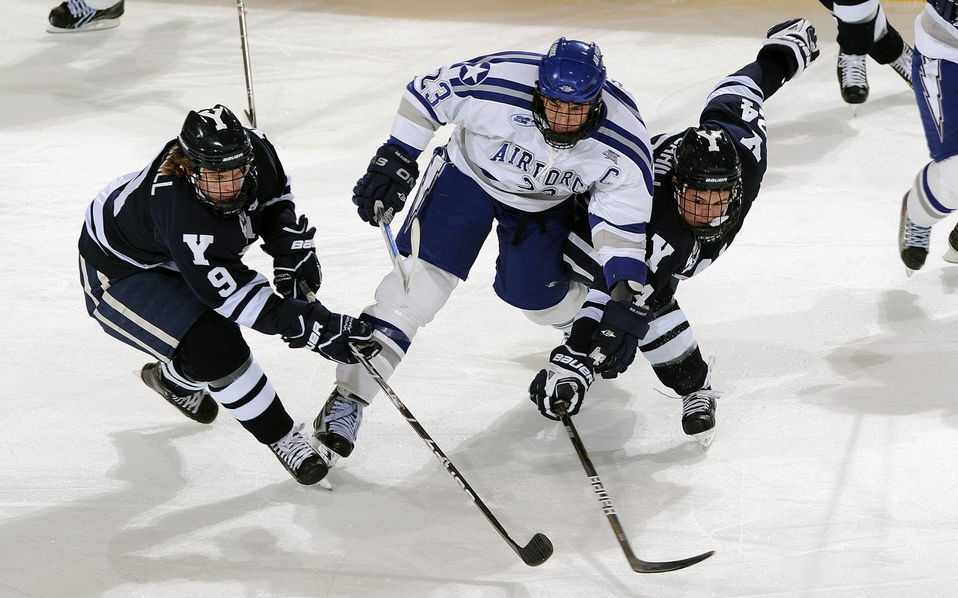 开云足球直播-哈登的舞台定律，当聚光灯最亮时，他总能交出最狠的答案