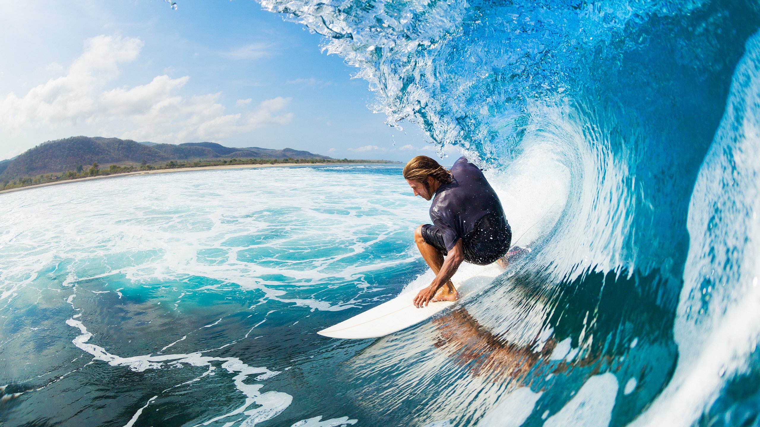 赛道与球场，F1新赛季揭幕战与广东队力克深圳队的双重焦点